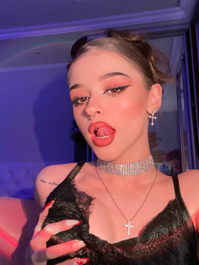 Наденька проститутка интим салон СПб у метро Беговая проститутки интим салон спб