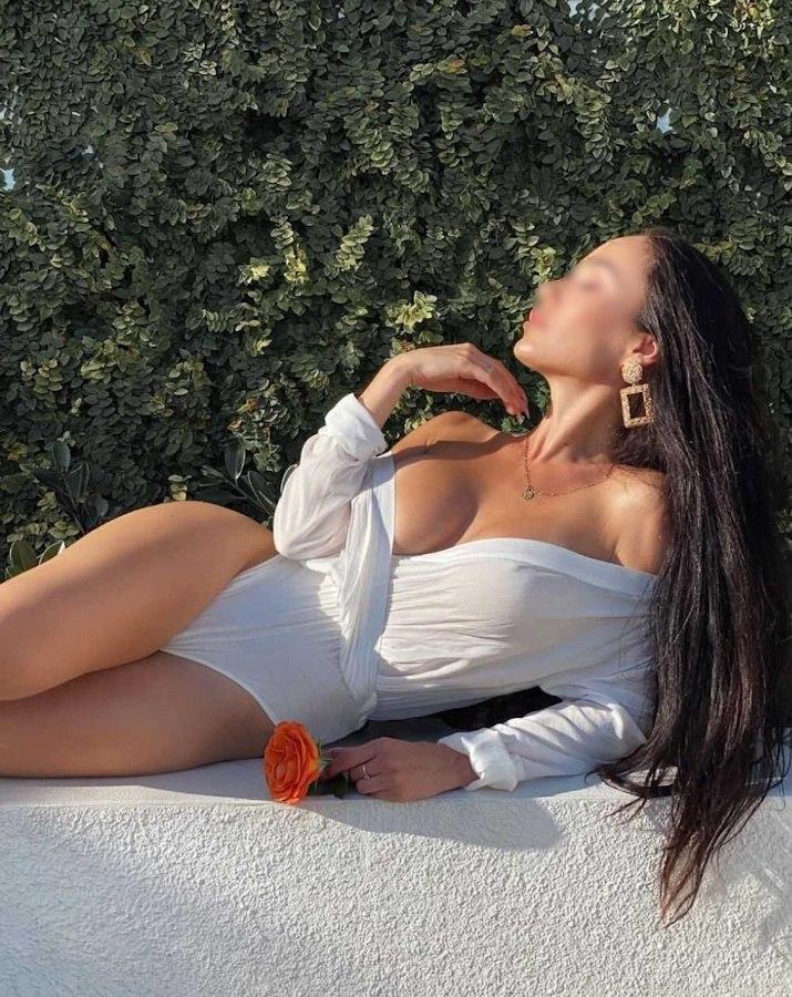 Вика проститутка интим салон СПб у метро Беговая шлюхи из салонов спб