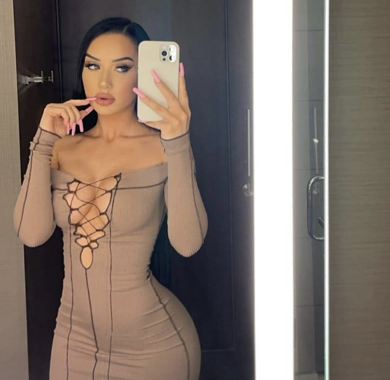 Милана индивидуалка Санкт-Петербурга у метро Горьковская объявления индивидуалок не салон